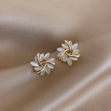 Elegant Refined Earrings with Opal Flowers in Gold