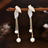 Leaf-Shaped Earrings with Daisies