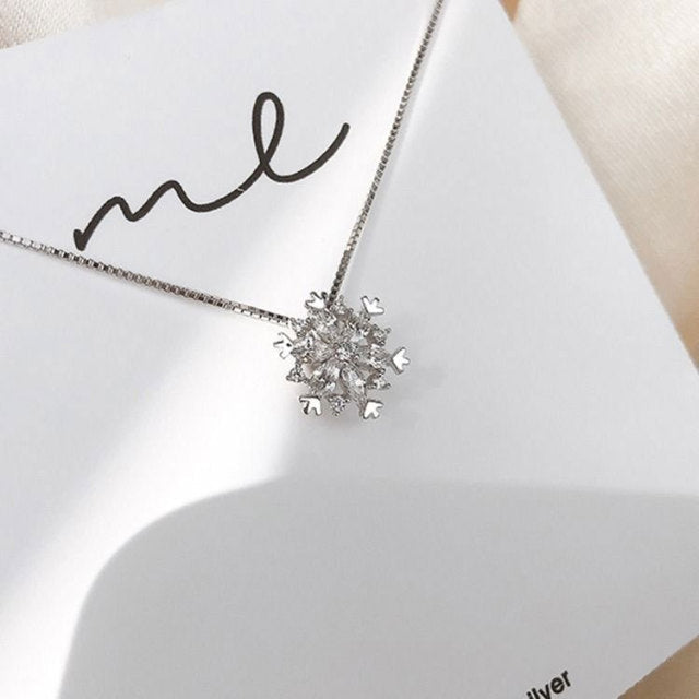 Crystal Necklace with Shimmering Snow in Gold & Silver