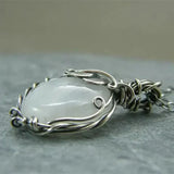 Collier en Lune Necklace – Drop Pendant on Thread