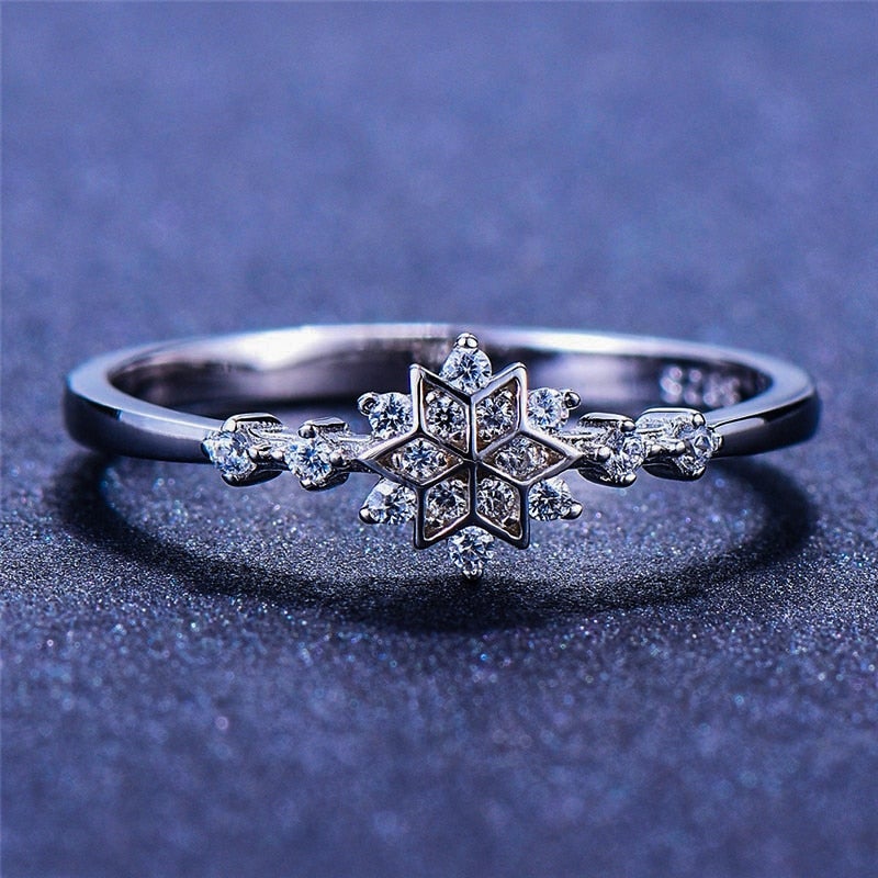 Snowflake-Shaped Ring in Silver