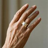 Retro Gold Ring with Pearl Ornament