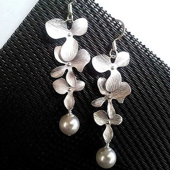 Silver Necklace & Earrings Flower-Shaped