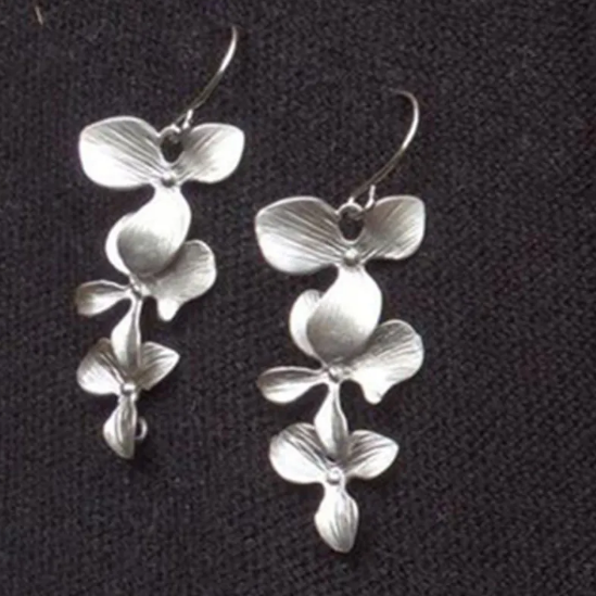Silver Necklace & Earrings Flower-Shaped